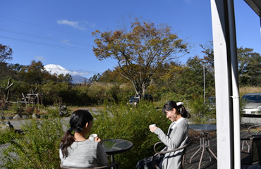 写真：ウッドデッキ